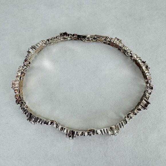 Vintage AVON NR Silver-Tone Rhinestone Crystal Bracelet Fold Over Clasp 8 inch - Picture 13 of 13